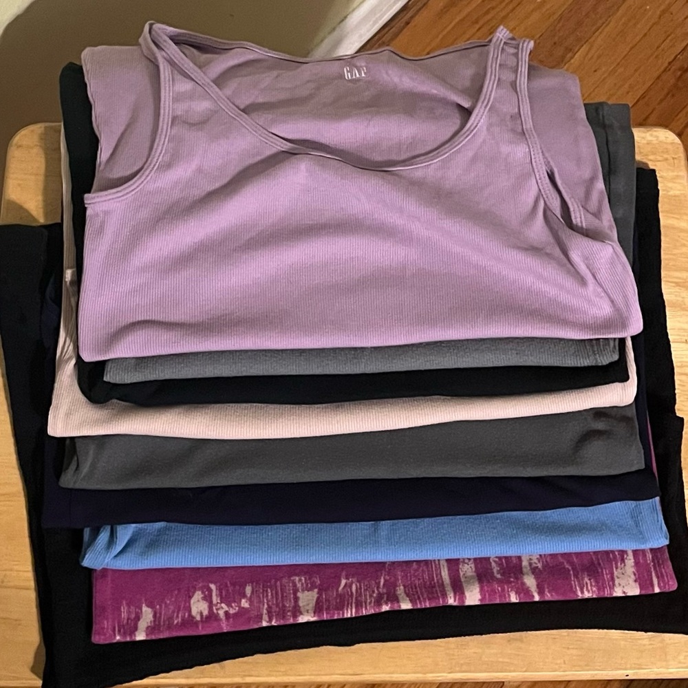 Set of 9 women’s tank tops